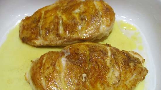 Chicken fillet in onion-cream sauce