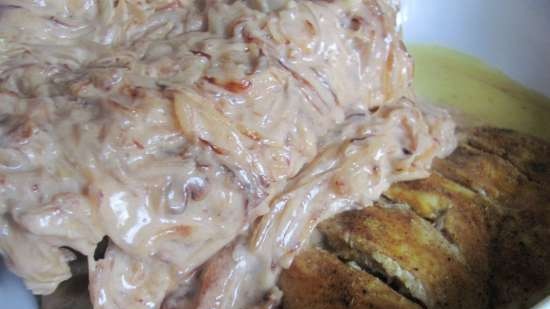 Chicken fillet in onion-cream sauce