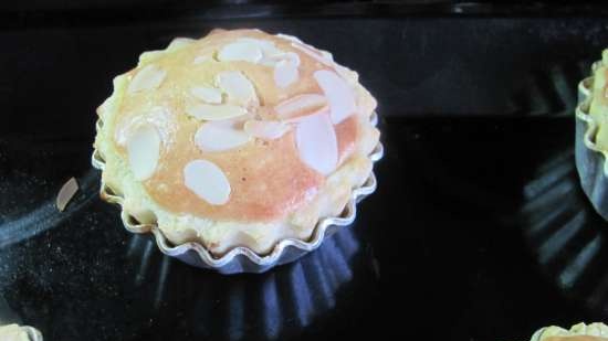 Bánh tart hạnh nhân nhân quả anh đào (Cherry Bakewell Tart)