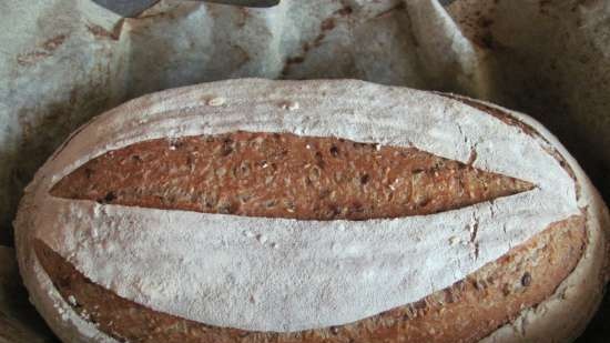 Pane con sesamo e lino su lievito naturale di segale