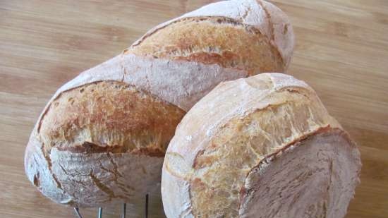 Zuurdesembrood met knoflook, aardappelen en Provençaalse kruiden