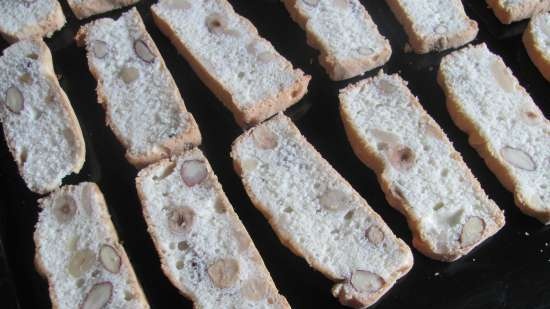 Eiwitbiscotti met noten