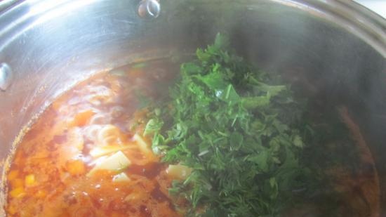 Sopa de cerveza con costillas y pollo ahumado