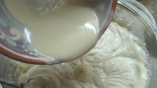 Cheesecake con cioccolato bianco e marmellata di lamponi senza cottura