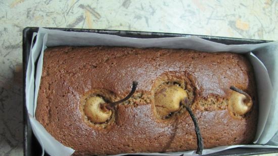 Peperkoekcake met peren en stroop