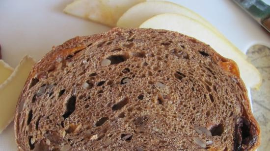 Sandwiches with pear and camembert