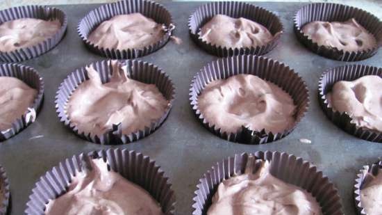 Chocolate muffins na may ganache para sa prinsesa