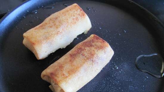 Caldo de pescado con tortitas crujientes