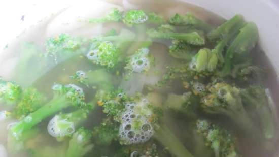 Romige soep met linzen, champignons en broccoli (mager)