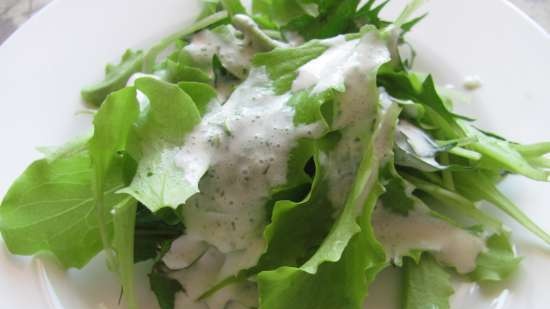 Mullet salad na may maanghang na sarsa