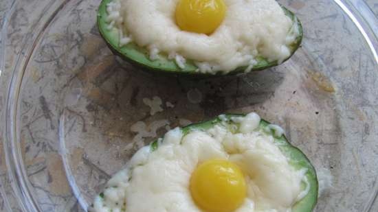 Aguacate con queso y huevos de codorniz