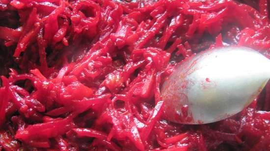 Borsch ucraino con gnocchi