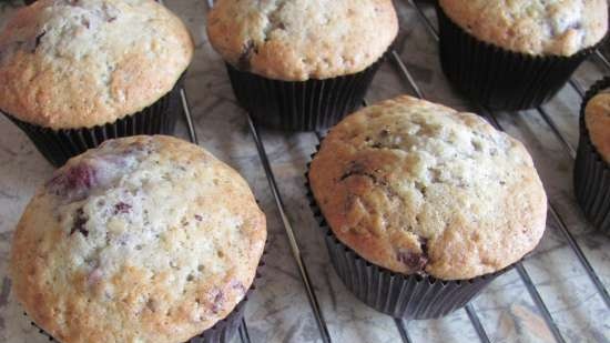 Muffin alla banana con cioccolato e ciliegia