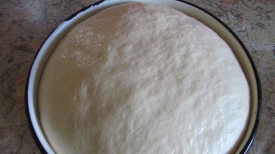 Dessert bread with cinnamon and raisins