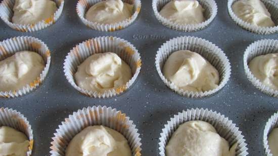 Vanilla cupcakes with protein cream