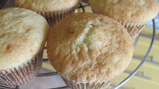 Vanilla cupcakes with protein cream