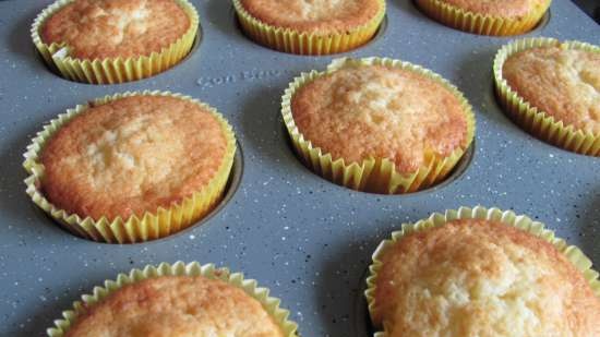 Lemon cupcakes with strawberry notes