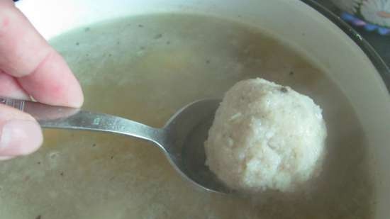 Sopa con albóndigas de pescado