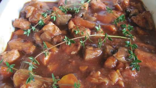 Pork with vegetables and red wine