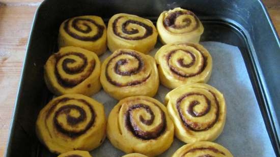 Cinnabon di zucca rotoli con glassa cremosa