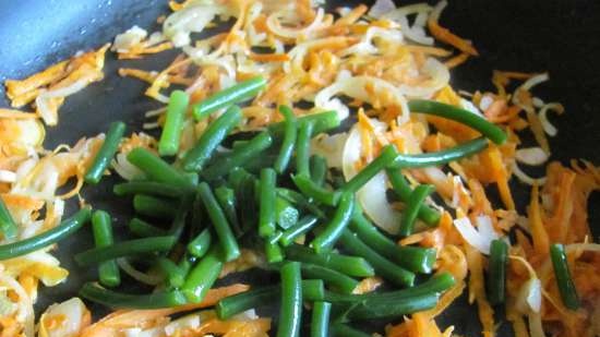 Hake with vegetables and garlic arrows in an omelette