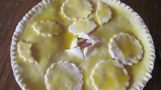 Breakfast pie with eggs and ham