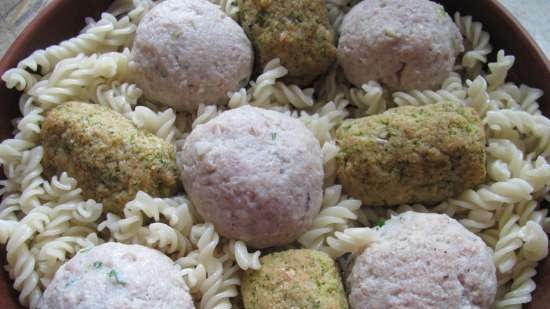 Sformato di pasta con polpette di carne e crocchette