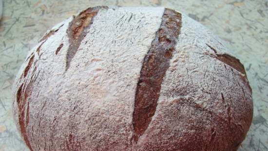 Wheat-rye bread with baked garlic and balsamic cream