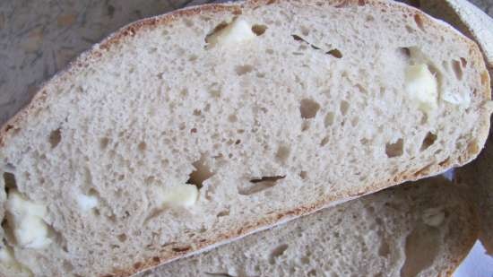 Frans boerenbrood op tarwe-zuurdesem met fetakaas