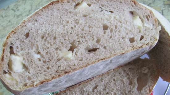 Frans boerenbrood op tarwe-zuurdesem met fetakaas