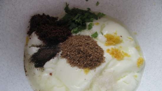 Kalabasa na may zaatar, maanghang yogurt at sili