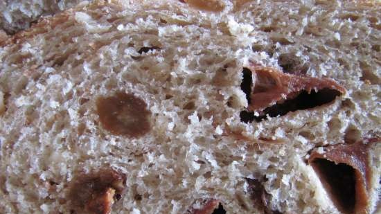 Volkoren mueslibrood met cider, hazelnoten en zuurdesem rozijnen