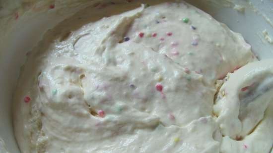 Cream cake na may Confetti curd cream