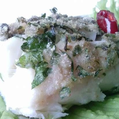 Cod fillet sa mga breadcrumb na may capers para sa isang tanghalian ng pamilya