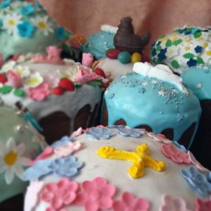 Examples of decorating Easter cakes and Easter