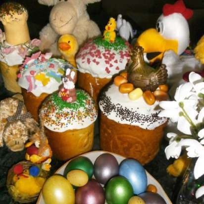 Examples of decorating Easter cakes and Easter