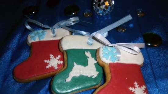 Decorating gingerbread and cookies with mastic (imitation of icing)