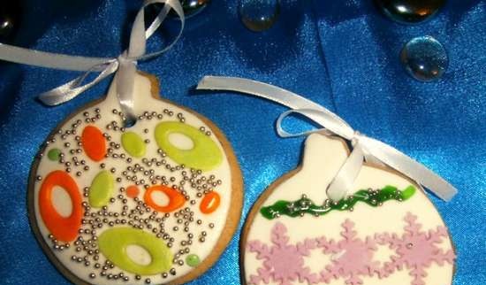 We decorate gingerbread cookies, cookies