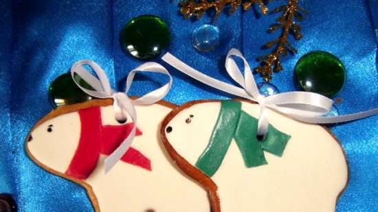 Decorating gingerbread and cookies with mastic (imitation of icing)