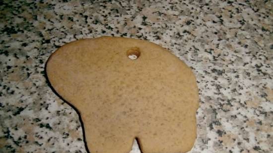 Decorating gingerbread and cookies with mastic (imitation of icing)