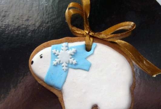 Decorating gingerbread and cookies with mastic (imitation of icing)