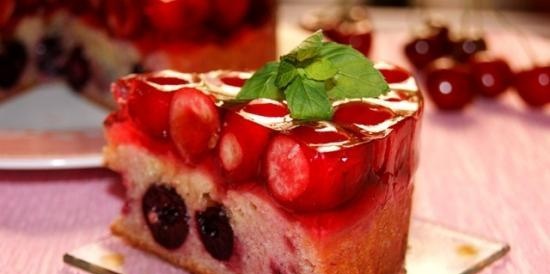 Pastel de cereza y mermelada