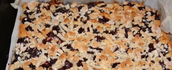 Cherry Pie with Almond Topping