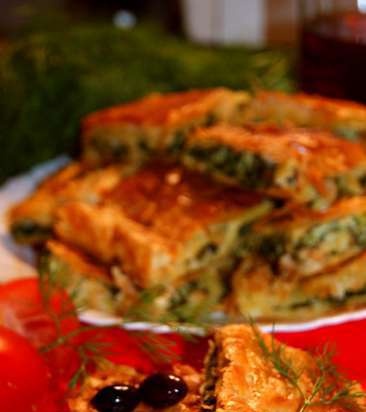 Pastel de hojaldre de verano con espinacas (σπανακόπιτα)