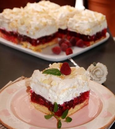 Raspberry cloud cake