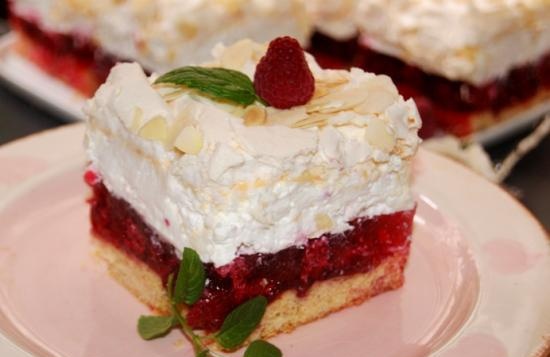 Raspberry cloud cake