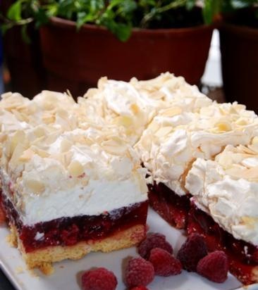 Raspberry cloud cake