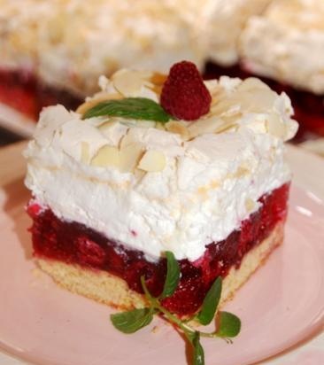 Raspberry cloud cake