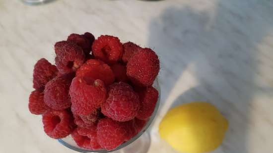 Limonada de frambuesa con limón