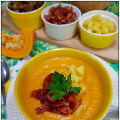 Zuppa di zucca con pancetta e mele